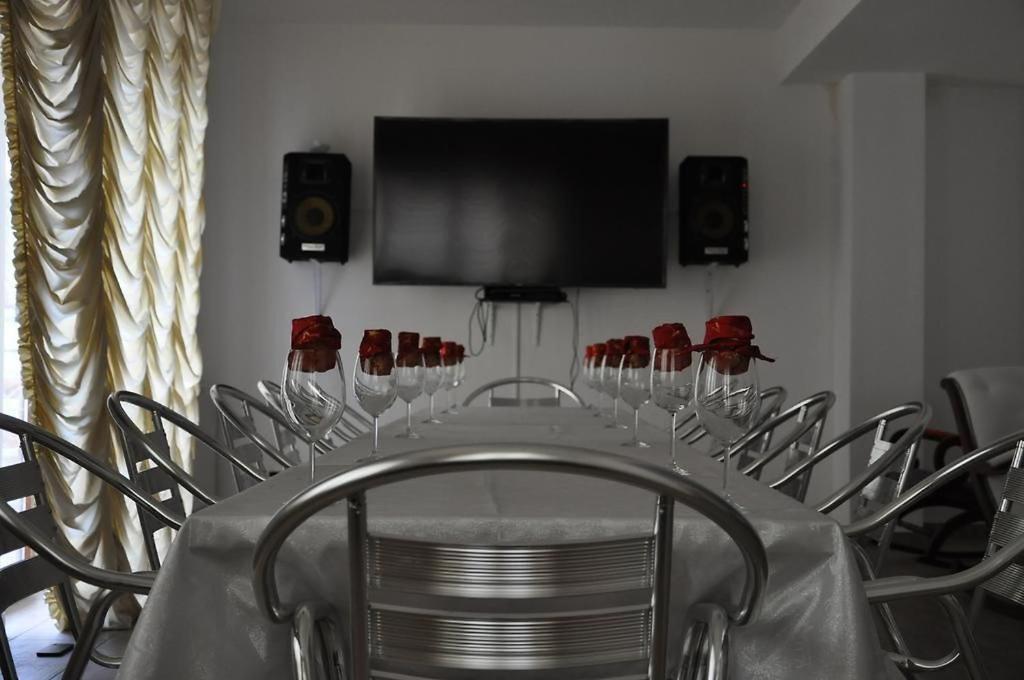 Vila Deal Sacele Bagian luar foto