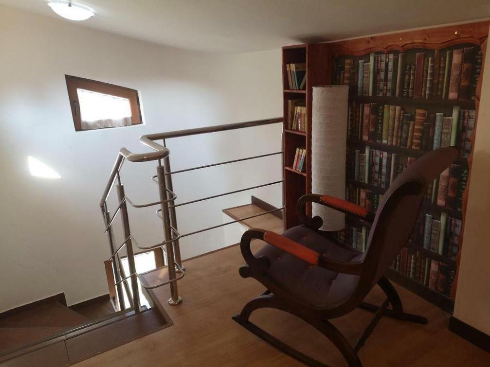 Vila Deal Sacele Bagian luar foto