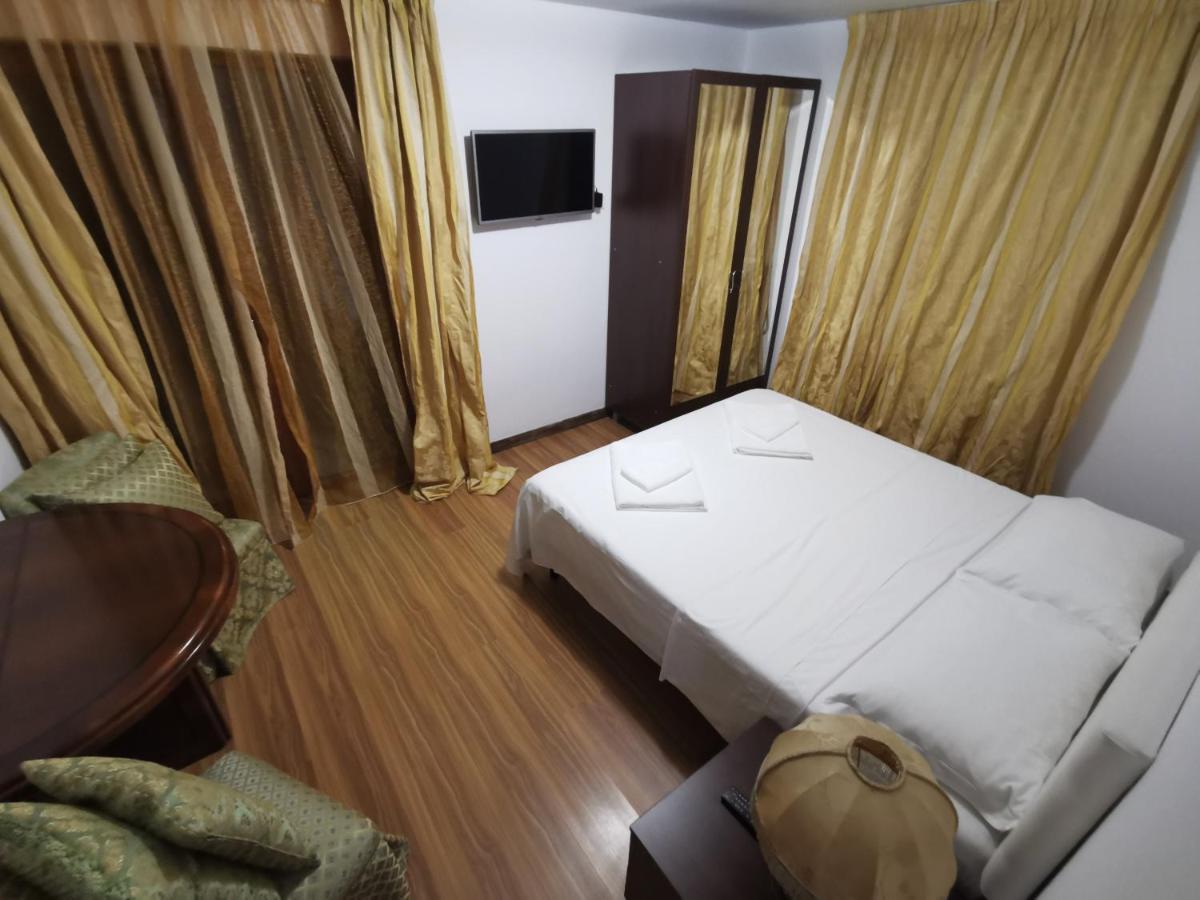 Vila Deal Sacele Bagian luar foto