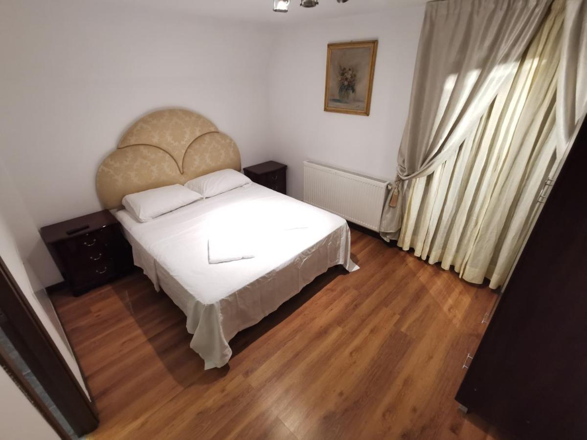Vila Deal Sacele Bagian luar foto