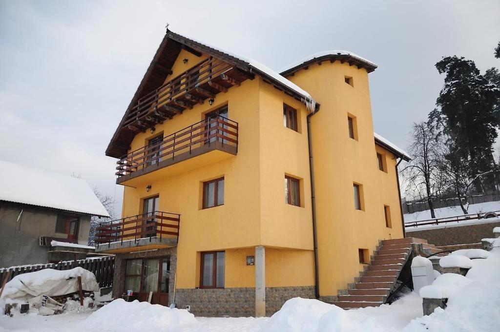 Vila Deal Sacele Bagian luar foto