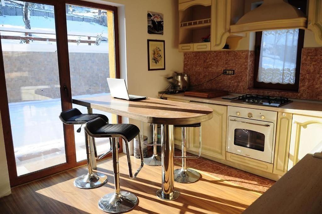 Vila Deal Sacele Bagian luar foto