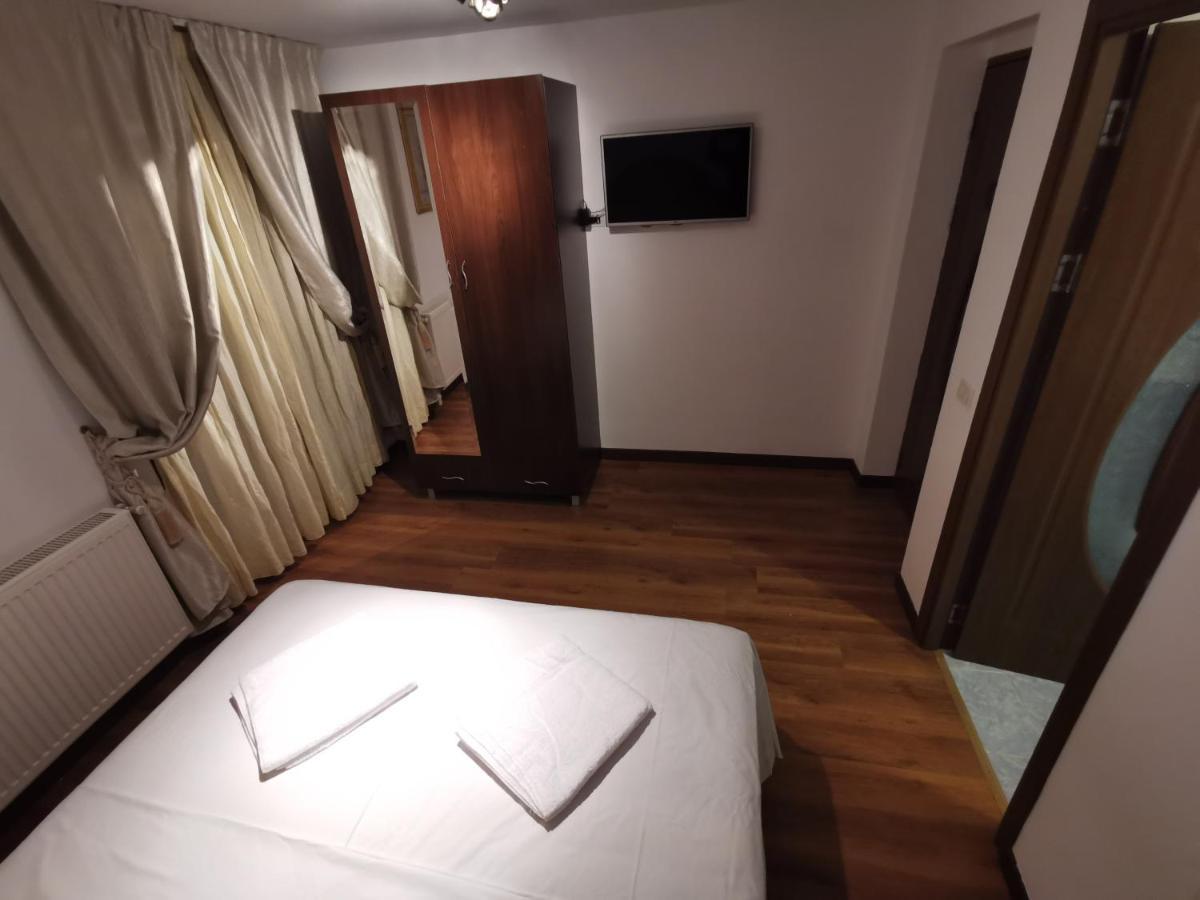 Vila Deal Sacele Bagian luar foto