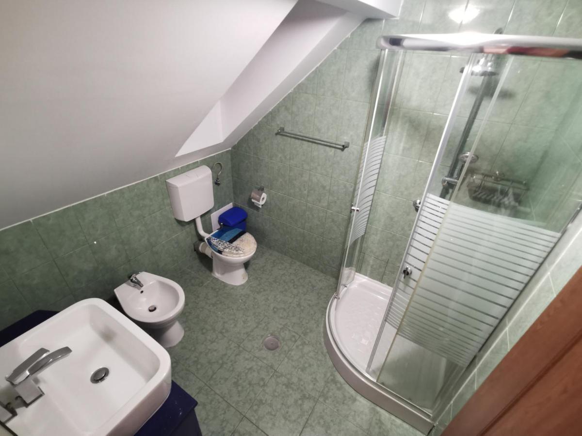 Vila Deal Sacele Bagian luar foto