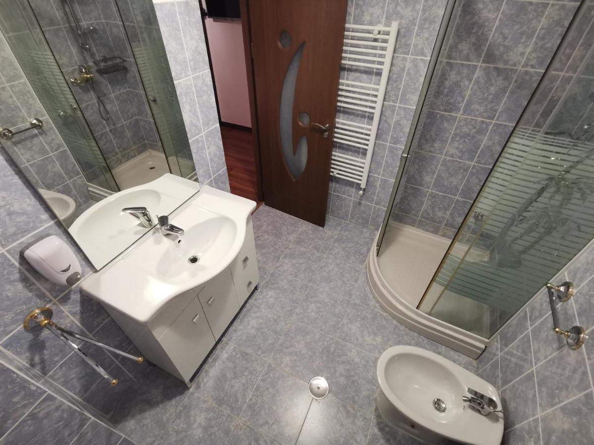Vila Deal Sacele Bagian luar foto