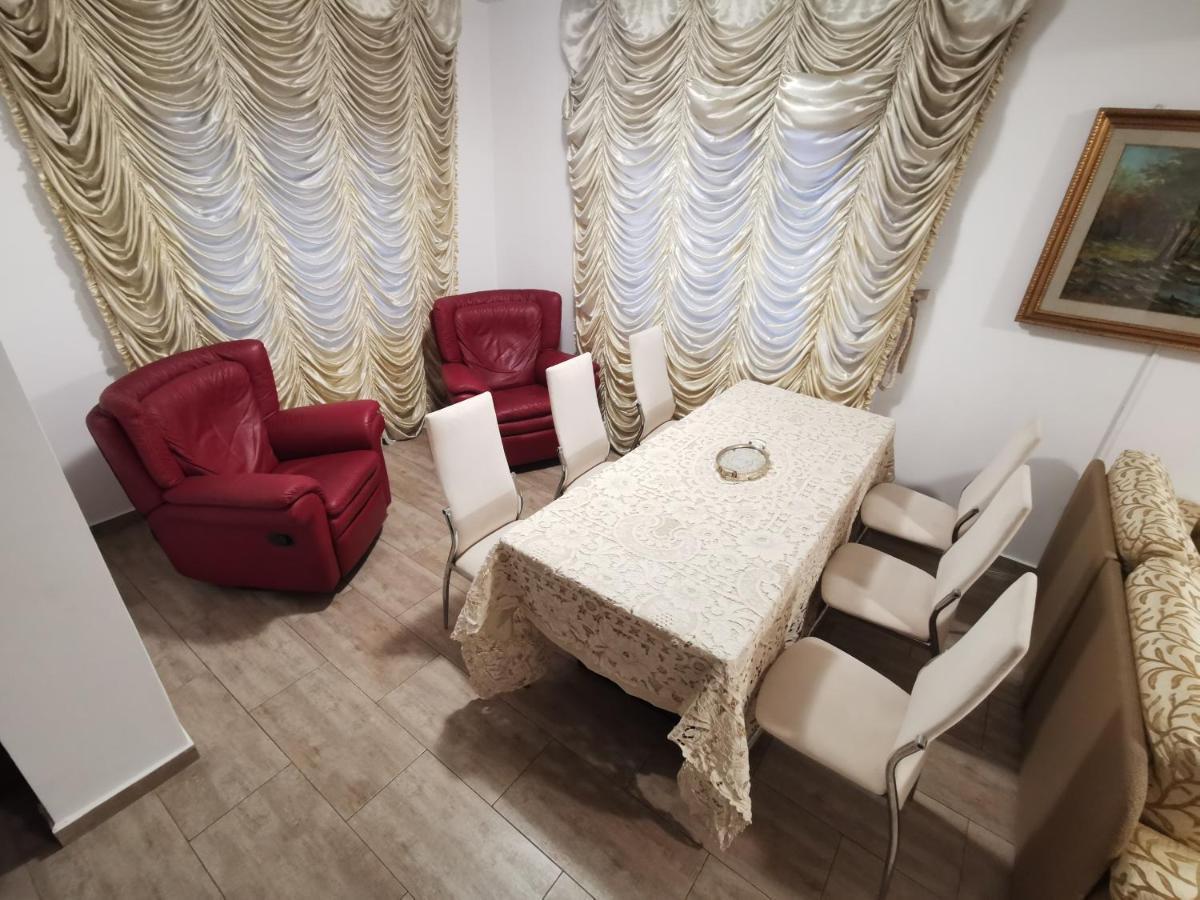 Vila Deal Sacele Bagian luar foto