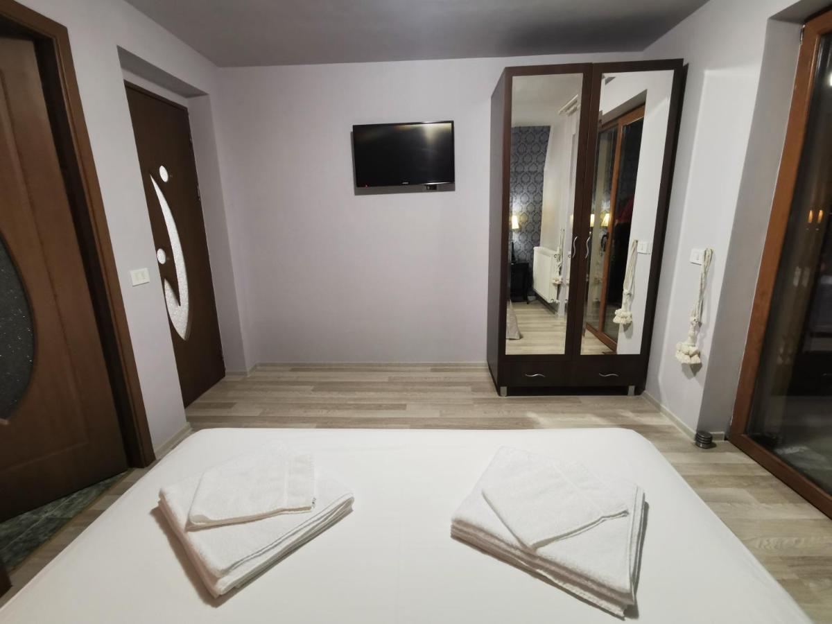 Vila Deal Sacele Bagian luar foto