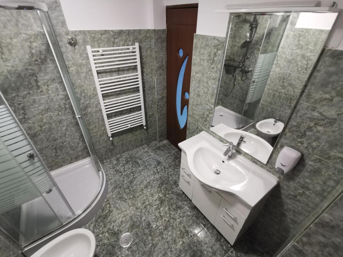 Vila Deal Sacele Bagian luar foto