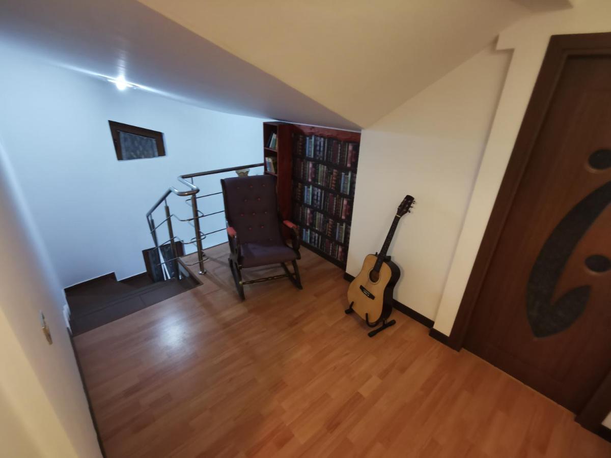 Vila Deal Sacele Bagian luar foto