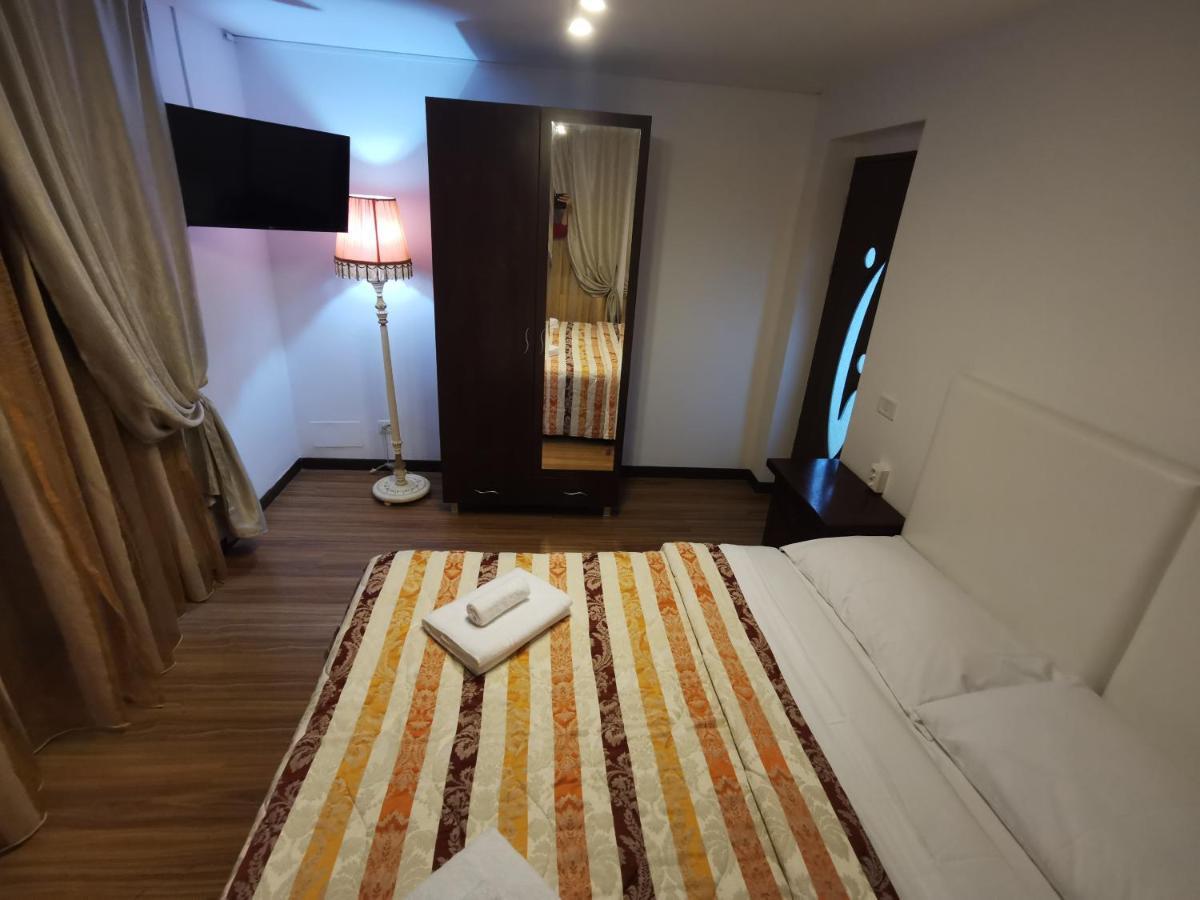 Vila Deal Sacele Bagian luar foto