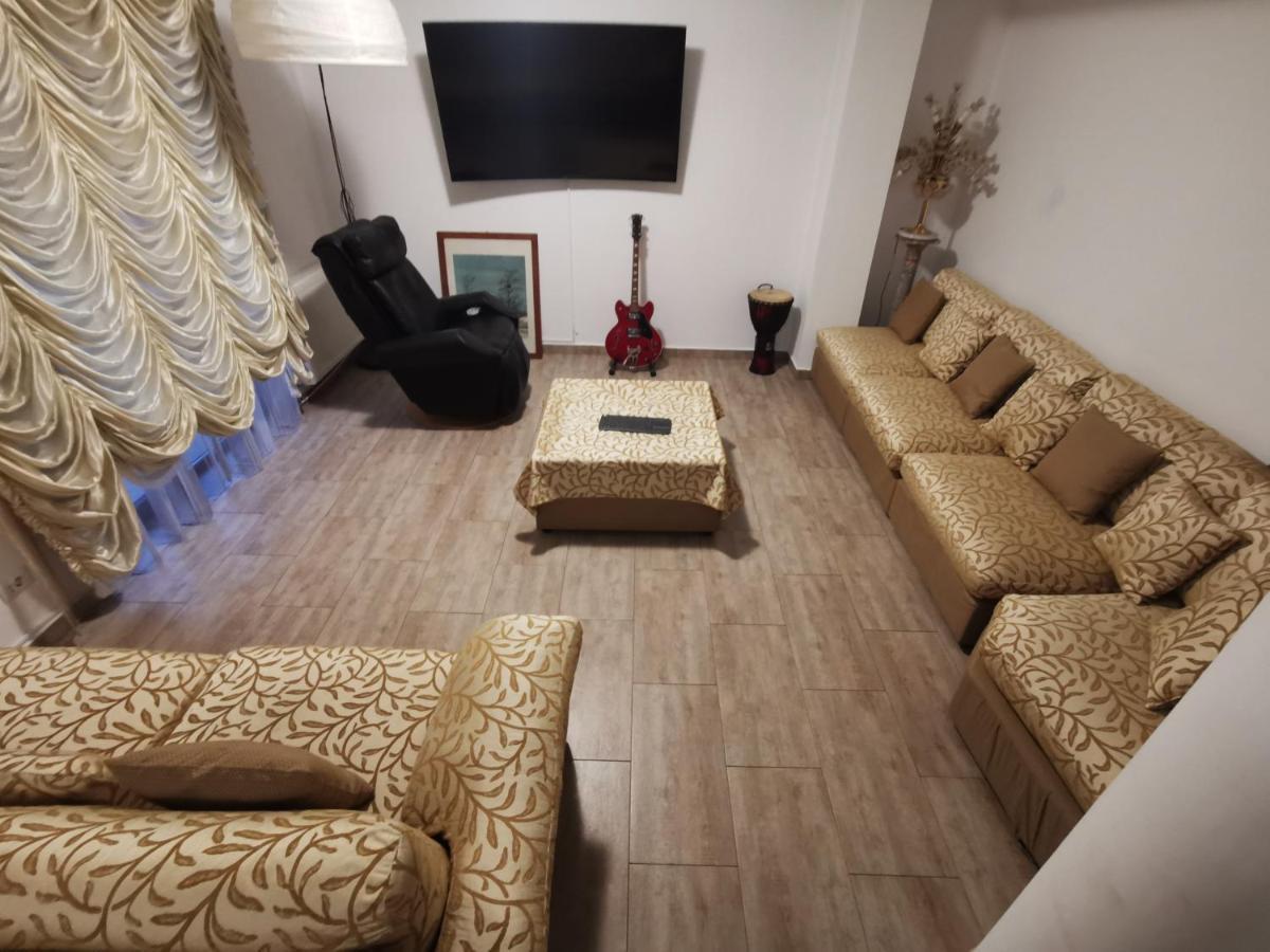 Vila Deal Sacele Bagian luar foto