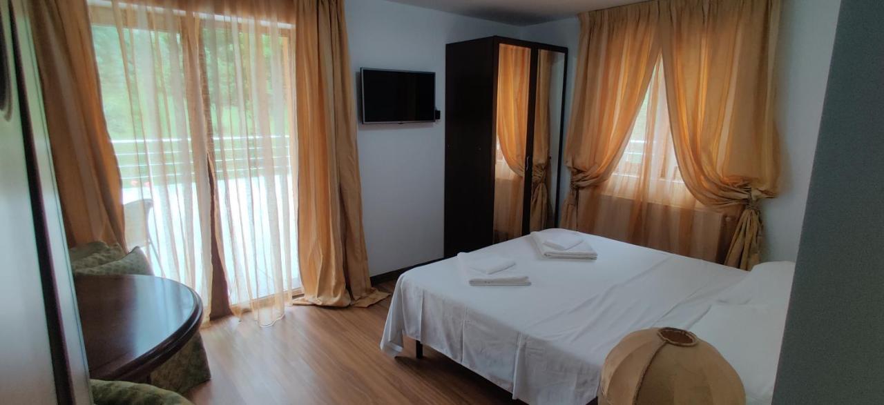 Vila Deal Sacele Bagian luar foto