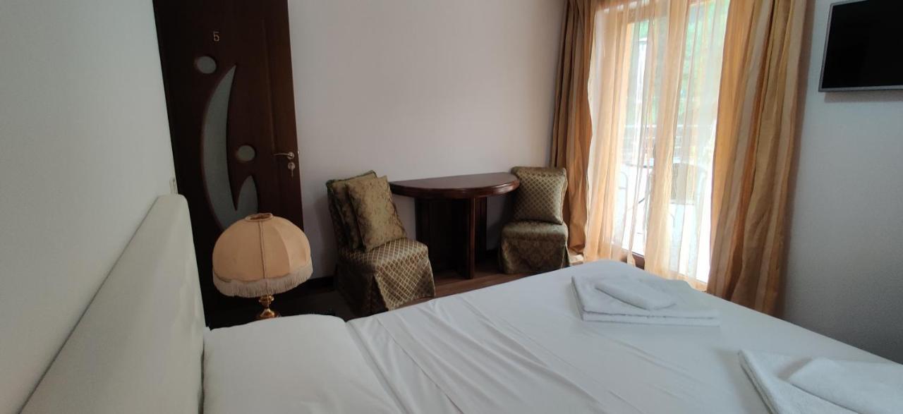 Vila Deal Sacele Bagian luar foto