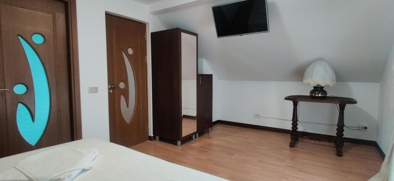 Vila Deal Sacele Bagian luar foto