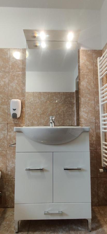 Vila Deal Sacele Bagian luar foto