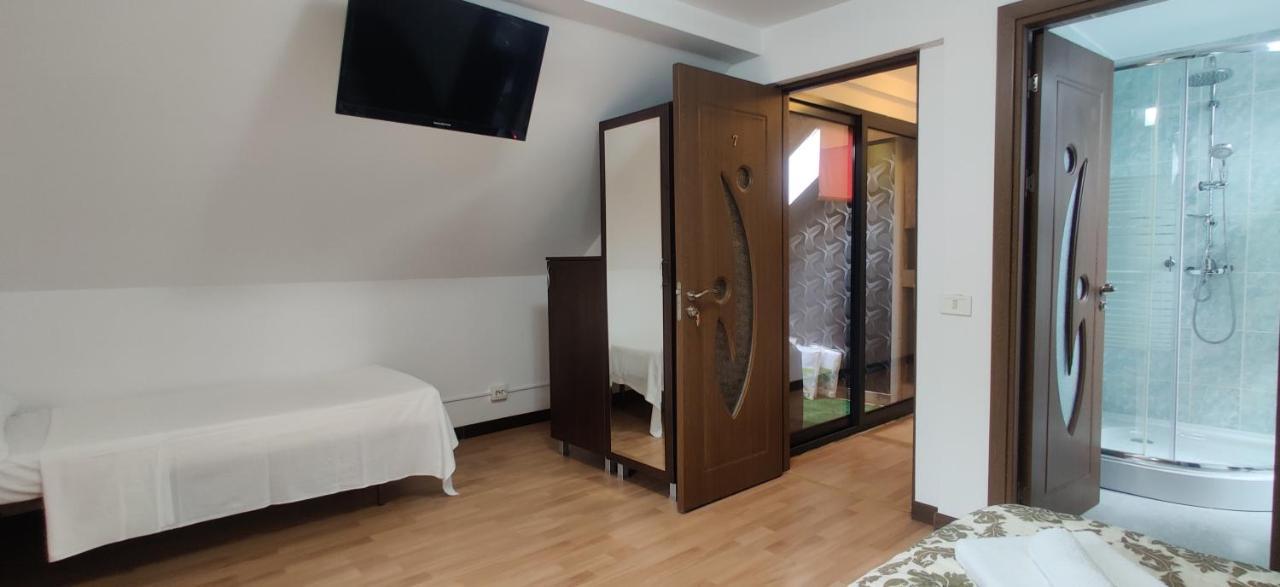 Vila Deal Sacele Bagian luar foto