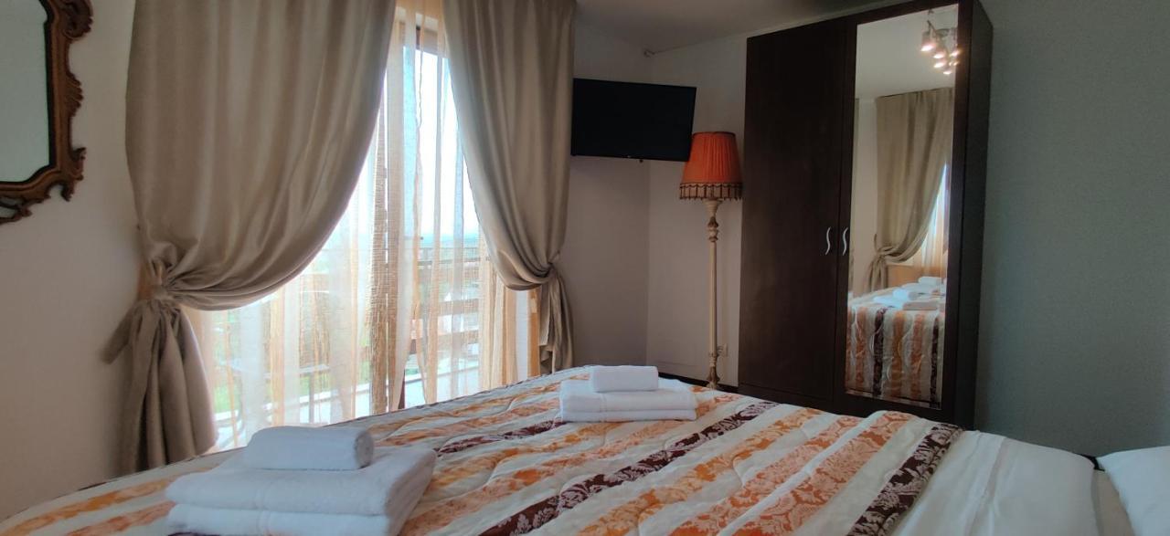 Vila Deal Sacele Bagian luar foto