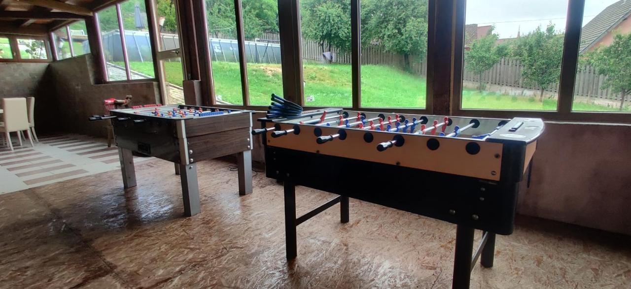 Vila Deal Sacele Bagian luar foto