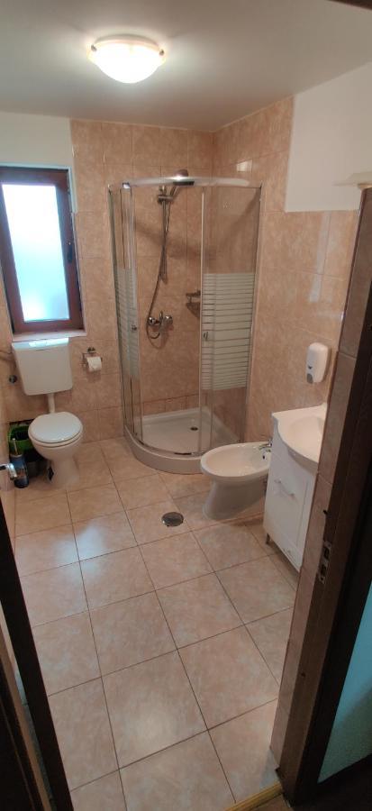 Vila Deal Sacele Bagian luar foto