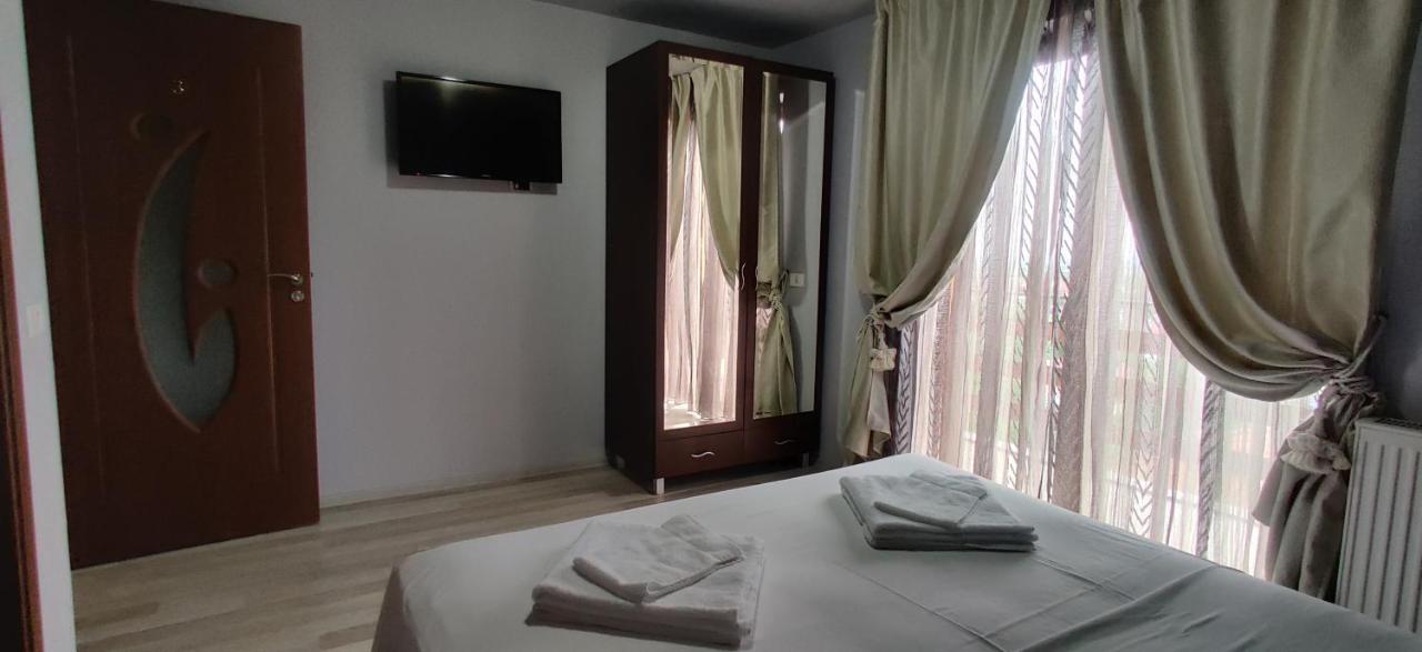 Vila Deal Sacele Bagian luar foto