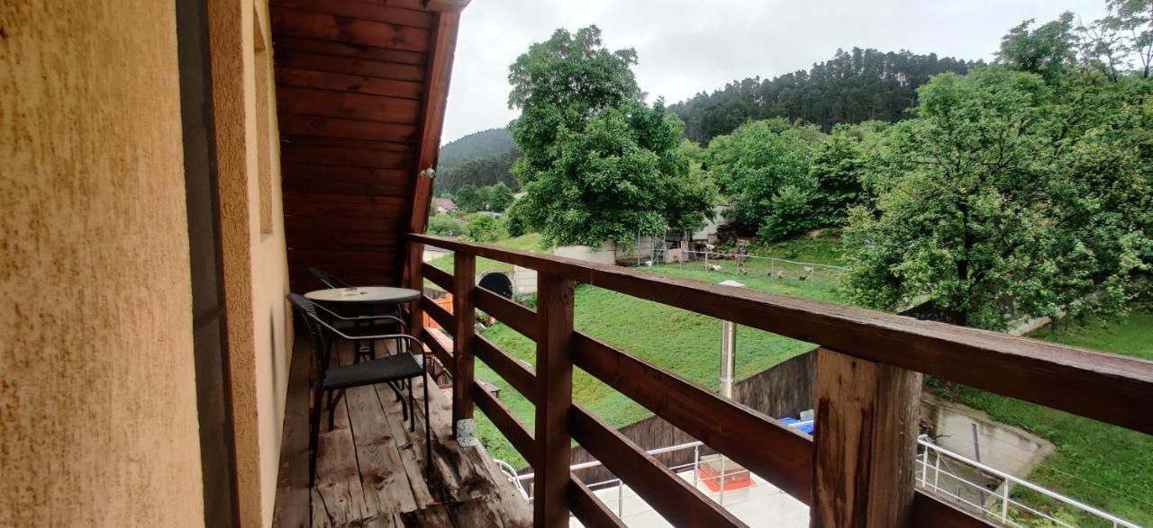 Vila Deal Sacele Bagian luar foto