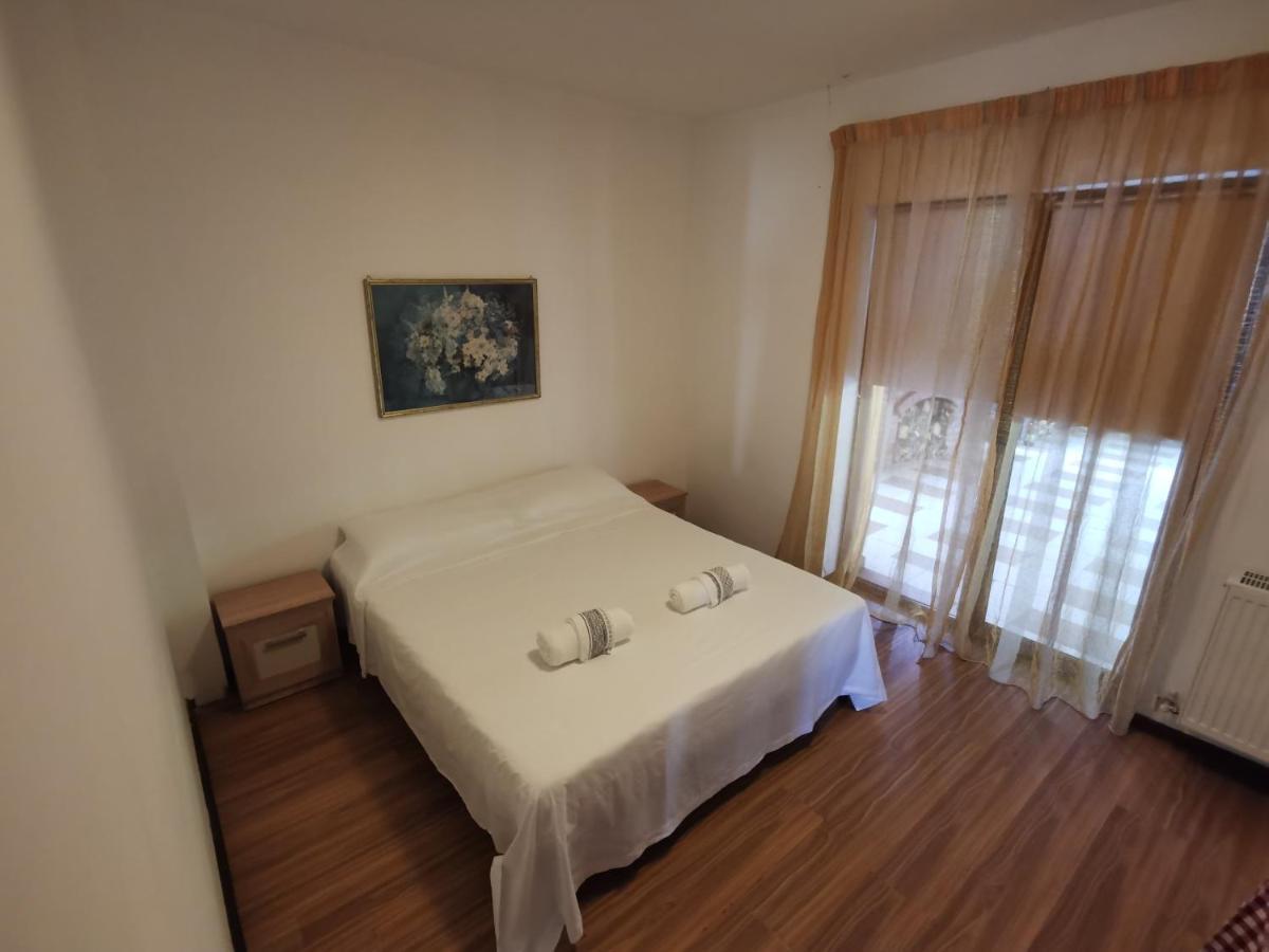 Vila Deal Sacele Bagian luar foto