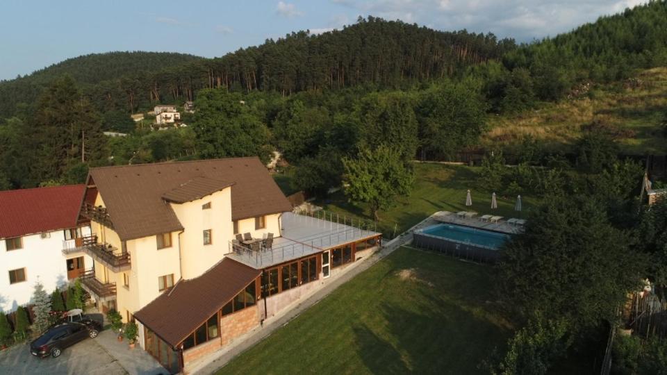 Vila Deal Sacele Bagian luar foto